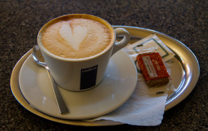 КОФЕ С АЛКОГОЛЕМ, Coffee, кофе, coffeetrees, Арабика, Сорта кофе, ароматный напиток, бодрящий напиток, виды кофе, капучино, Эспрессо, кофейный аромат, латте, рецепт капучино, рецепт кофе, чашечка кофе, кофе рояль, айришкофе, айришкрим, кофе с коньяком, кофе с ромом, кофе амаретто, кофе бейлиз.