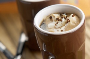 КОФЕ С АЛКОГОЛЕМ, Coffee, кофе, coffeetrees, Арабика, Сорта кофе, ароматный напиток, бодрящий напиток, виды кофе, капучино, Эспрессо, кофейный аромат, латте, рецепт капучино, рецепт кофе, чашечка кофе, кофе рояль, айришкофе, айришкрим, кофе с коньяком, кофе с ромом, кофе амаретто, кофе бейлиз.